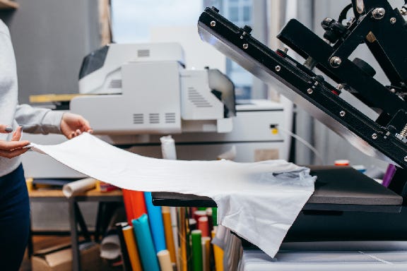Bedrukt textiel als rondlopende reclame voor uw merk