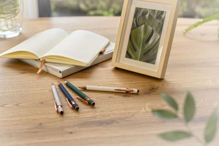 Stylo stylet Ruby Gold | Aluminium | Détails or rose