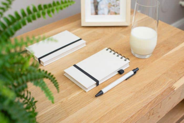 Carnet de notes Milky Note | A6 | Recyclé | 70 pages | Uni | Avec stylo
