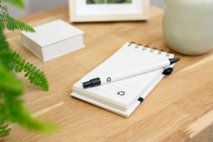 Carnet de notes Milky Note | A6 | Recyclé | 70 pages | Uni | Avec stylo