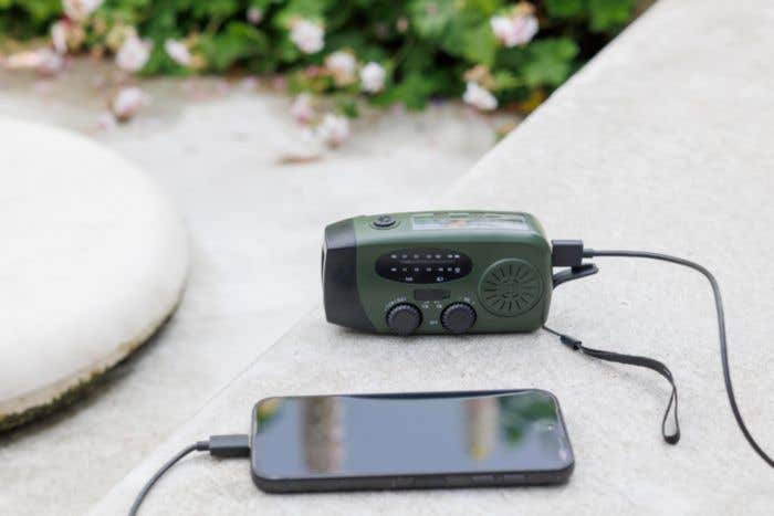 Radio d'urgence Solan | Recyclé | Solaire | Powerbank | Lampe de poche