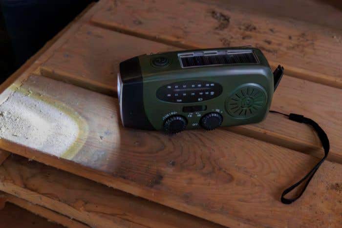 Radio d'urgence Solan | Recyclé | Solaire | Powerbank | Lampe de poche