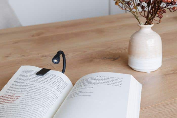 Lampe de lecture Cliplo | Recyclée | Lampe LED | Bras flexible avec pince