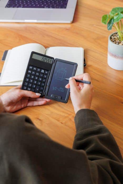 Calculatrice Notex | Recyclée | Avec tablette d'écriture LCD et stylet