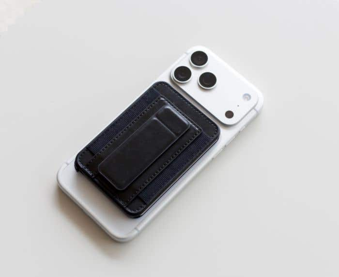 BrandCharger Pasjeshouder Wally Stand Pro | Gerecycleerd | 6 pasjes | RFID-bescherming | Telefoonhouder