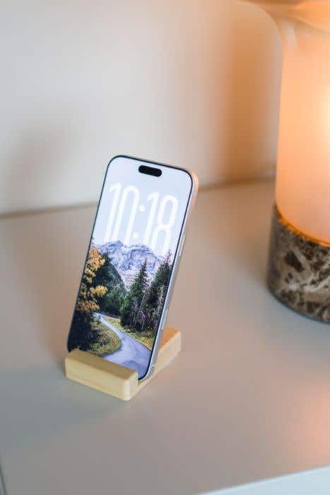 Support pour téléphone Nyla | Bois FSC®