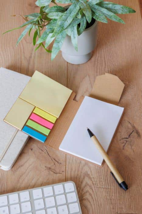 Carnet de notes Quillo | A6 | Recyclé | 70 pages vierges | Avec blocs-mémos adhésifs