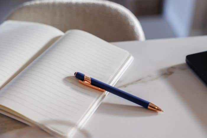 Stylo stylet Ruby Gold | Aluminium | Détails or rose